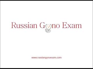 एक plumpy बस्टी रशियन सुंदरता पर एक gyno एग्ज़ॅम