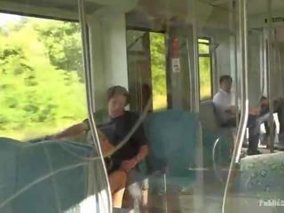 Pleasant carla duke thithur e shëndoshë i madh anëtar në një treni